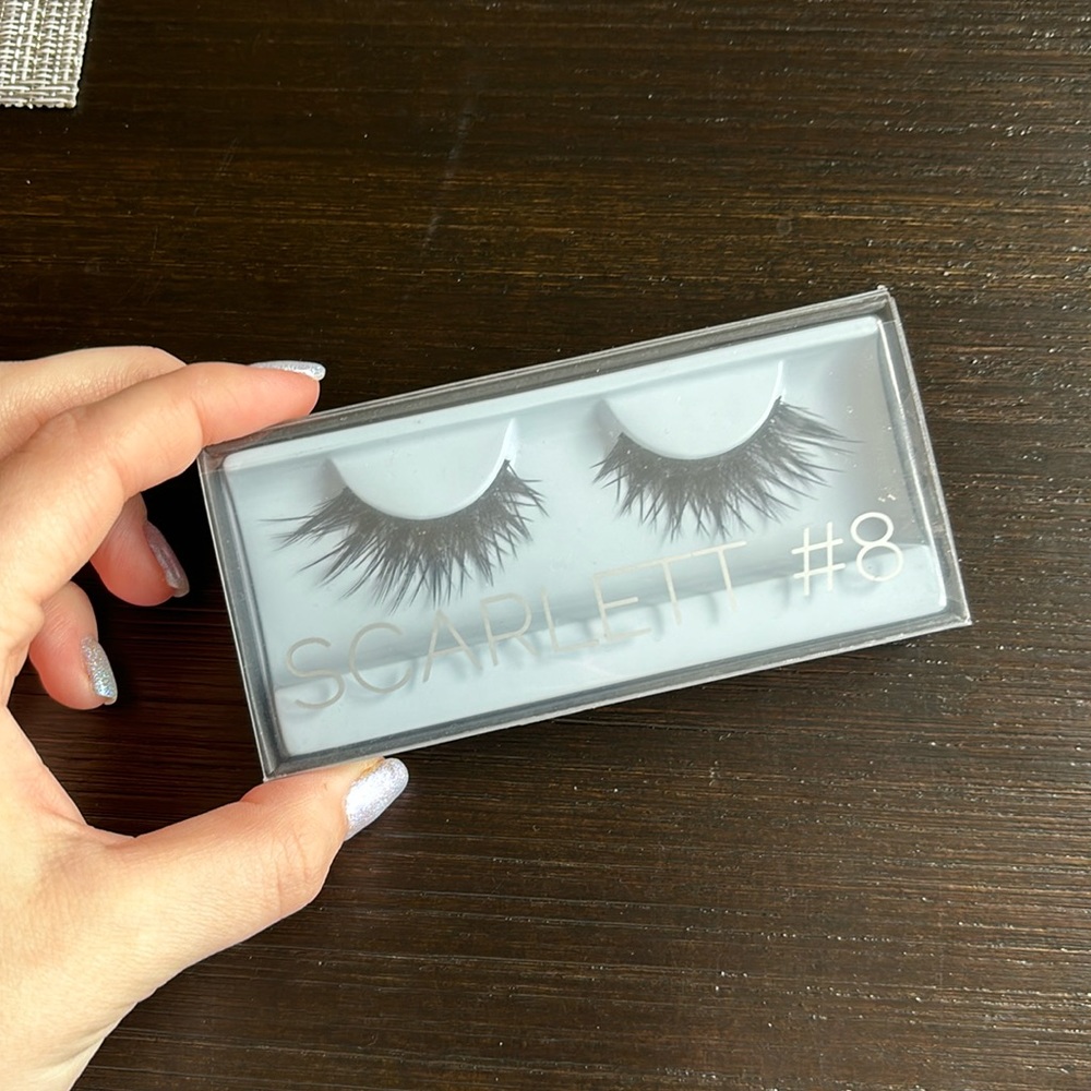 Huda Beauty Scarlett Lashes